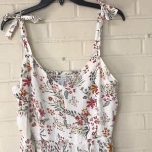 Adorable floral lightweight dress. Size L